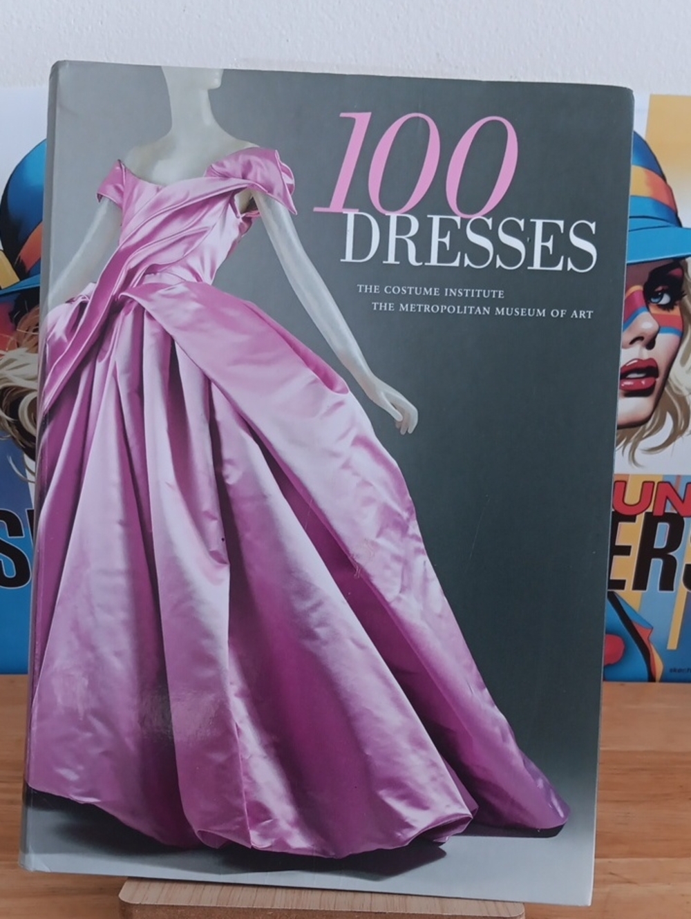Book 100 Dresses First Edition Metropolition Musem - Picture 1 of 7